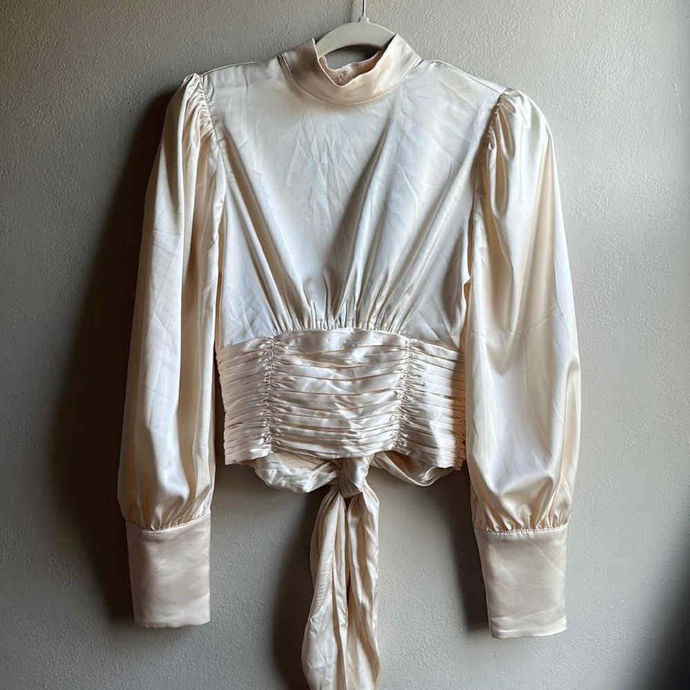 NWOT Mabel Satiny Open Back Tie Blouse. Champagne Cream